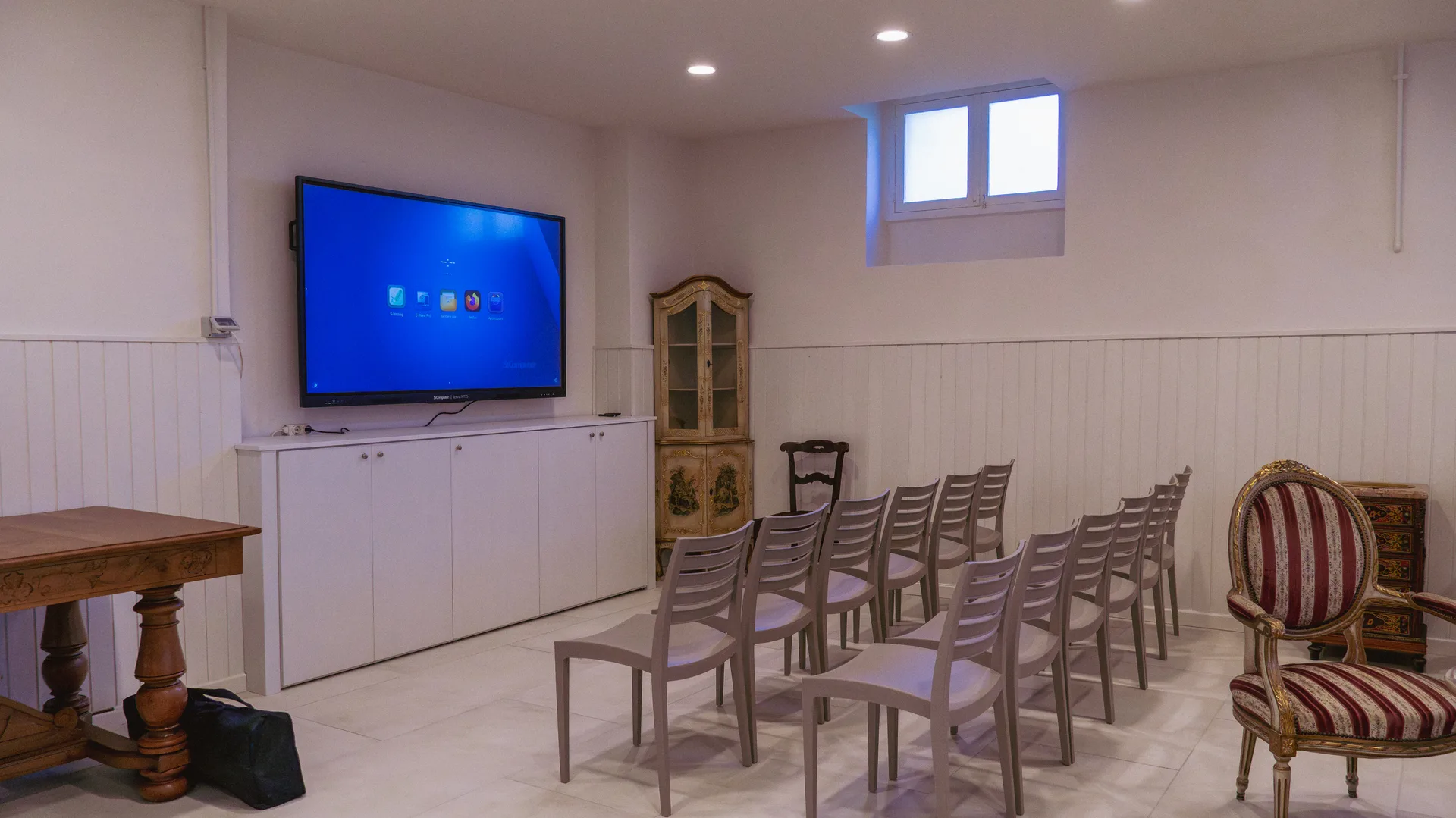 Sala del laboratorio allestita per visite